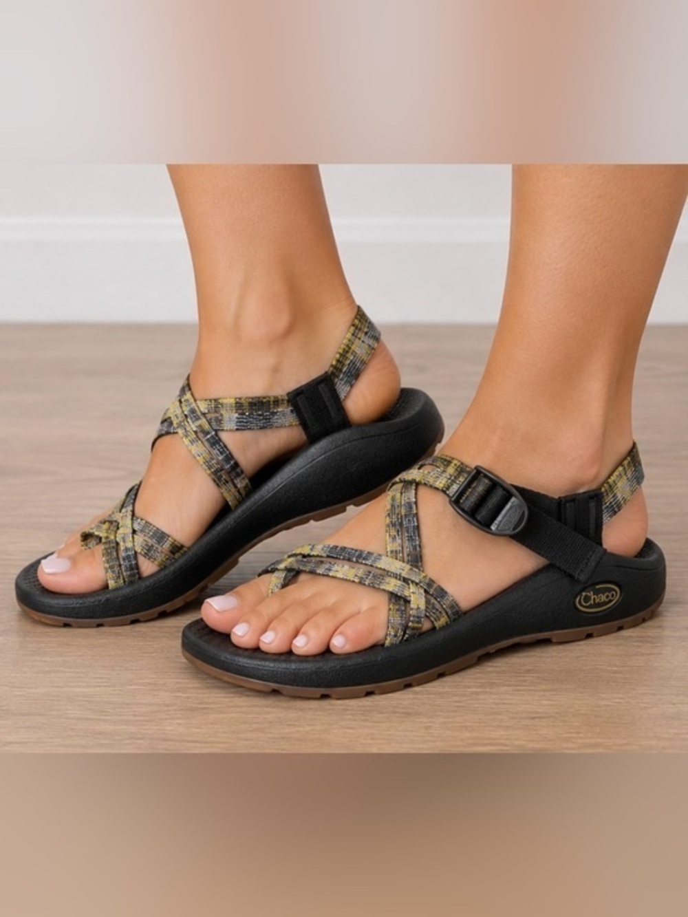 Chaco Z/Cloud Black Yellow Strappy Sport Sandals Women’s Size 6